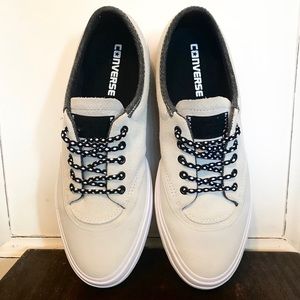 LIKE NEW. CONVERSE men’s suede sneaks